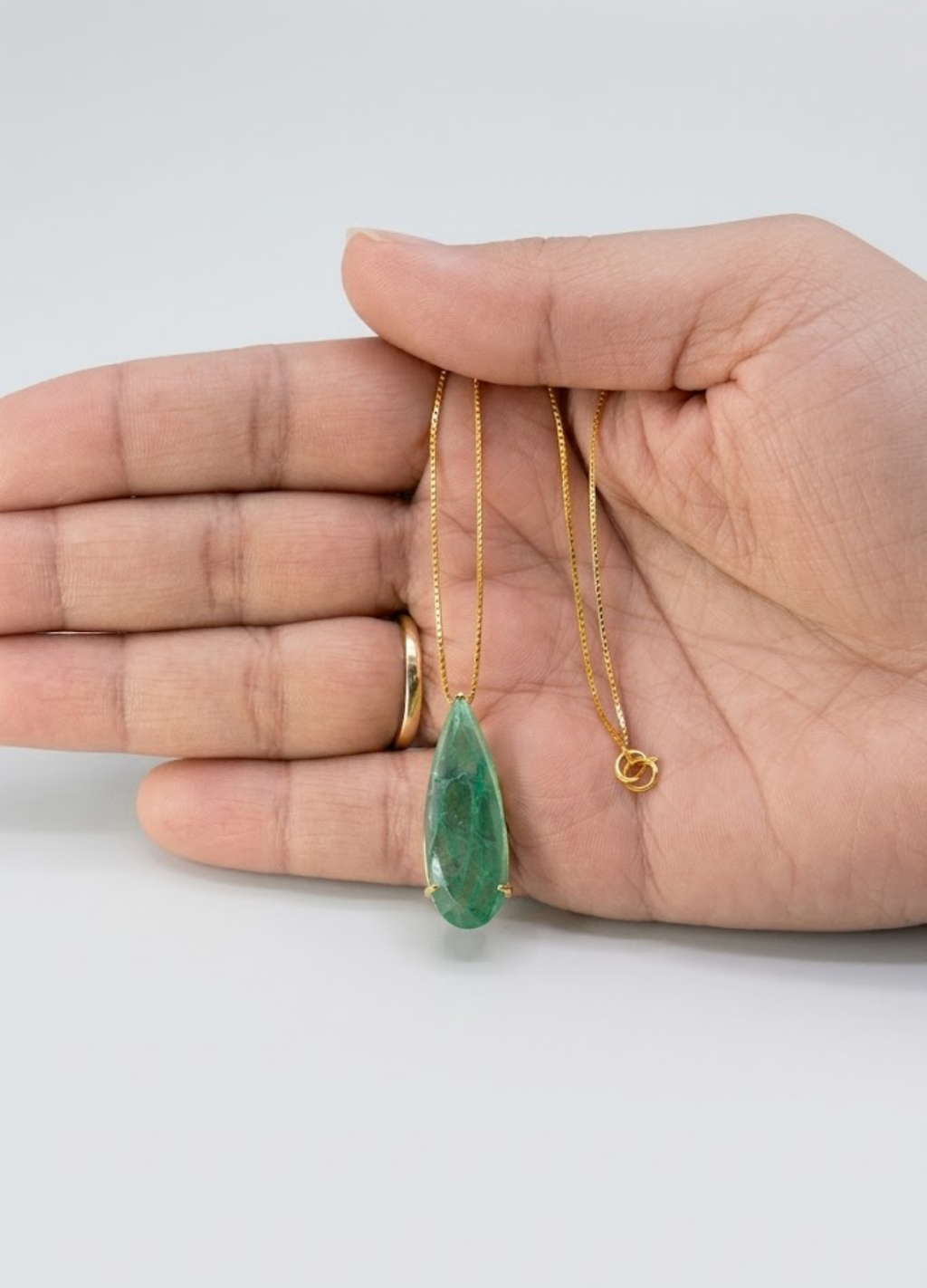 1.5 Ct Elegant Green Teardrop Gemstone Pendant Necklace
