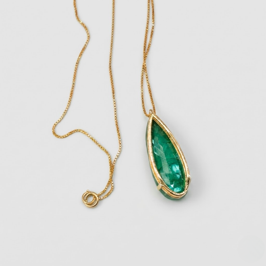 1.5 Ct Elegant Green Teardrop Gemstone Pendant Necklace