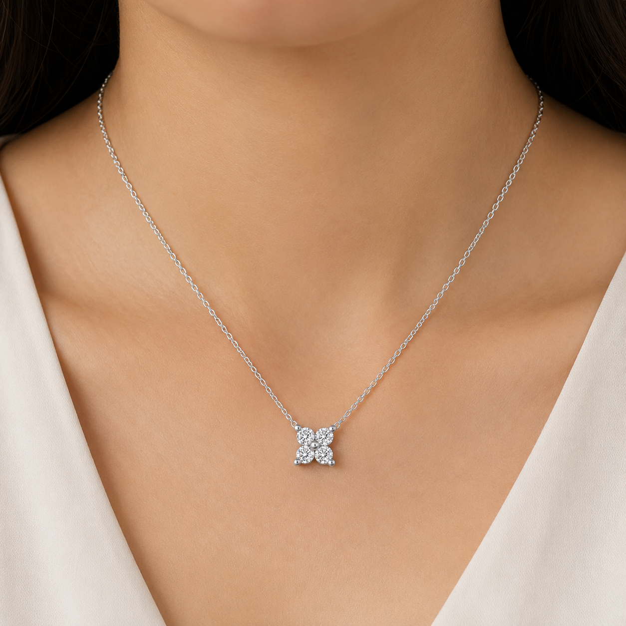 Lab Grown Diamond Cluster Pendant Necklace 0.10 Ct. (VS-EF)