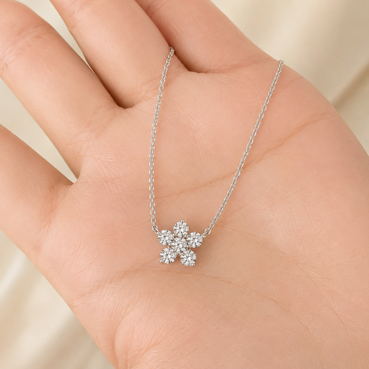 Lab Grown Diamond Round Cut Cluster Pendant 0.15 Ct. (VS-EF)