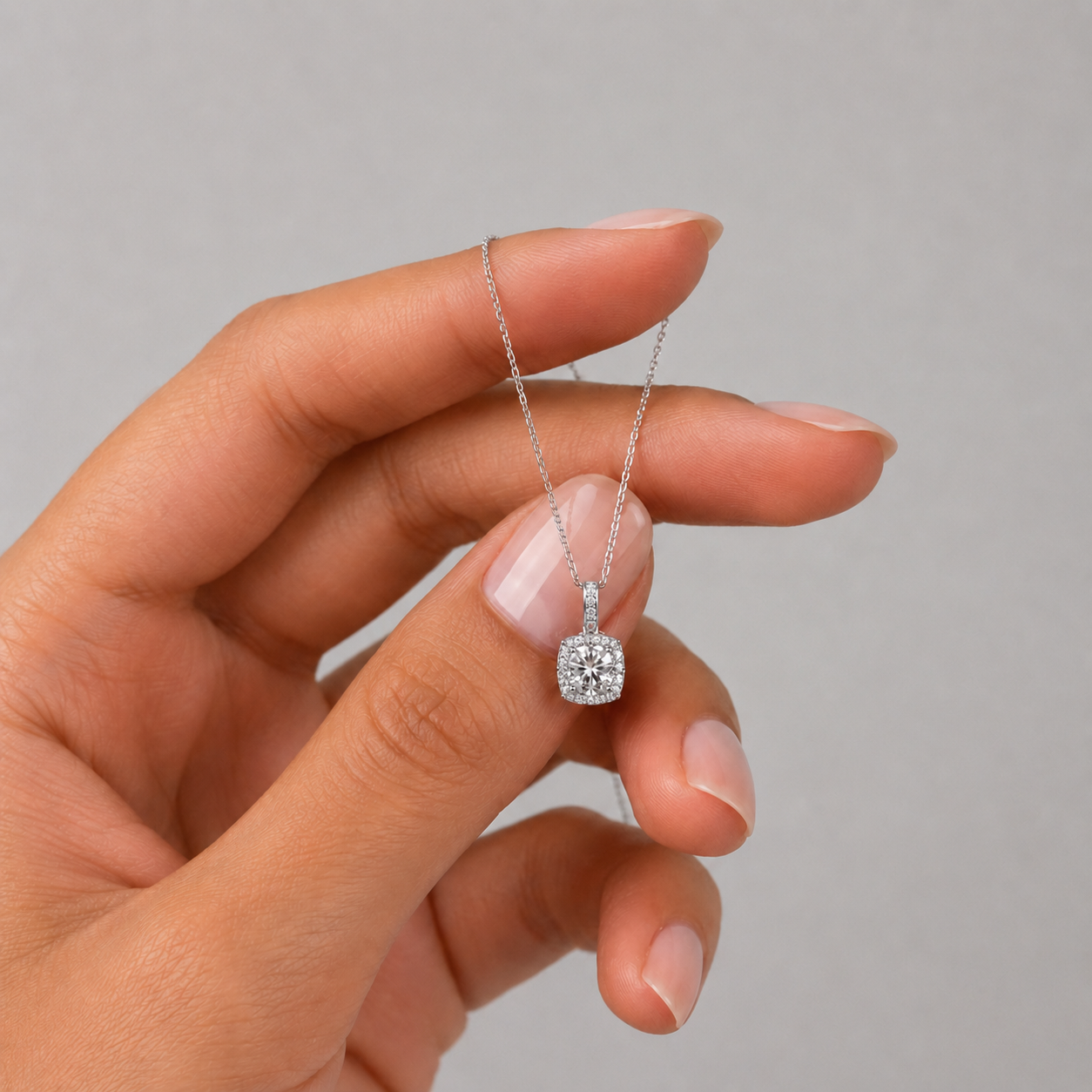 Lab Grown Diamond Round Cut Halo Pendant 0.90 Ct. (VS-EF)