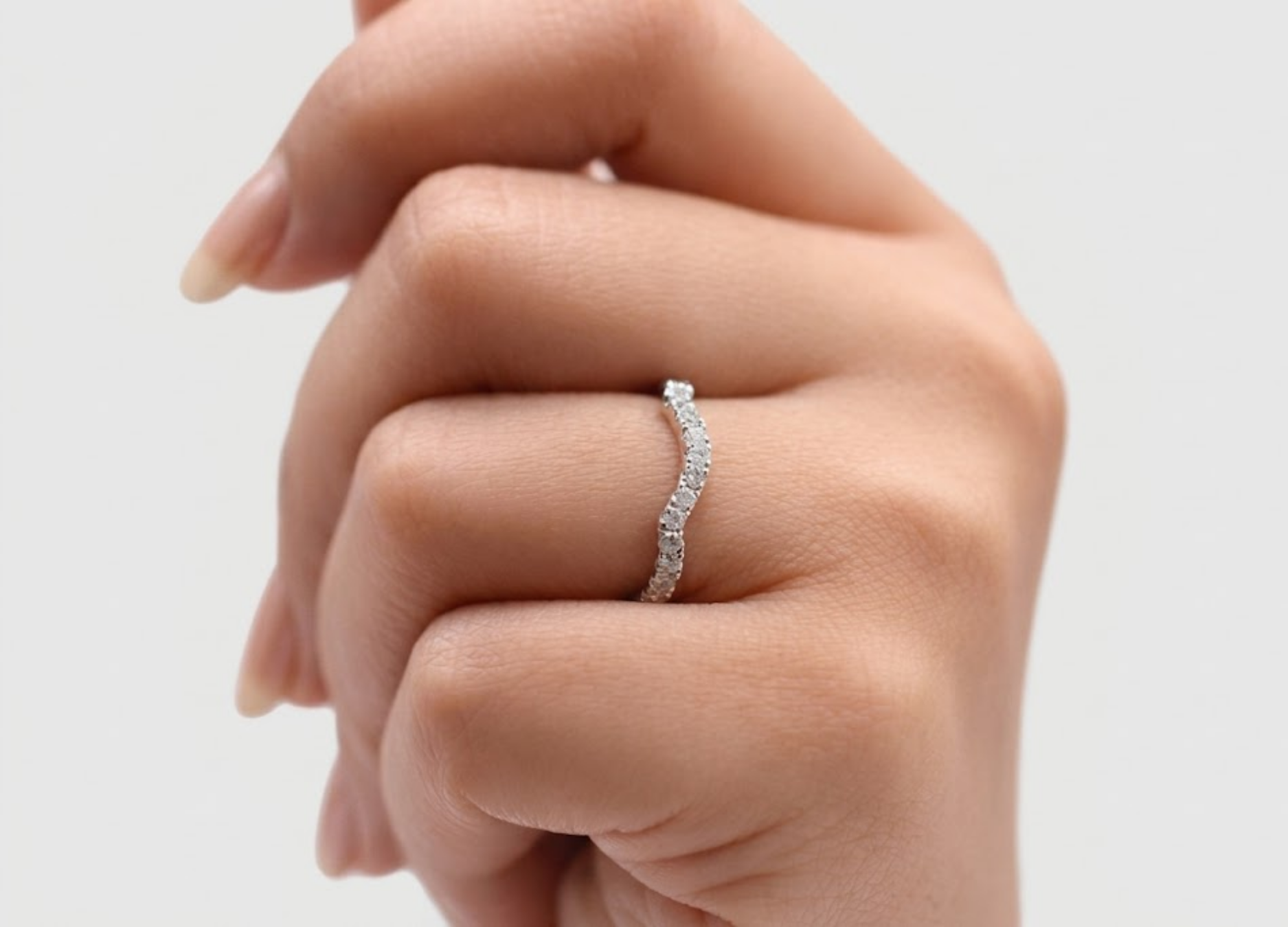 0.10 TCW (VS–EF) Twisted Lab-Grown Diamond Wedding Band for Women