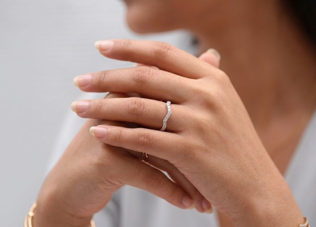 0.10 TCW (VS–EF) Twisted Lab-Grown Diamond Wedding Band for Women