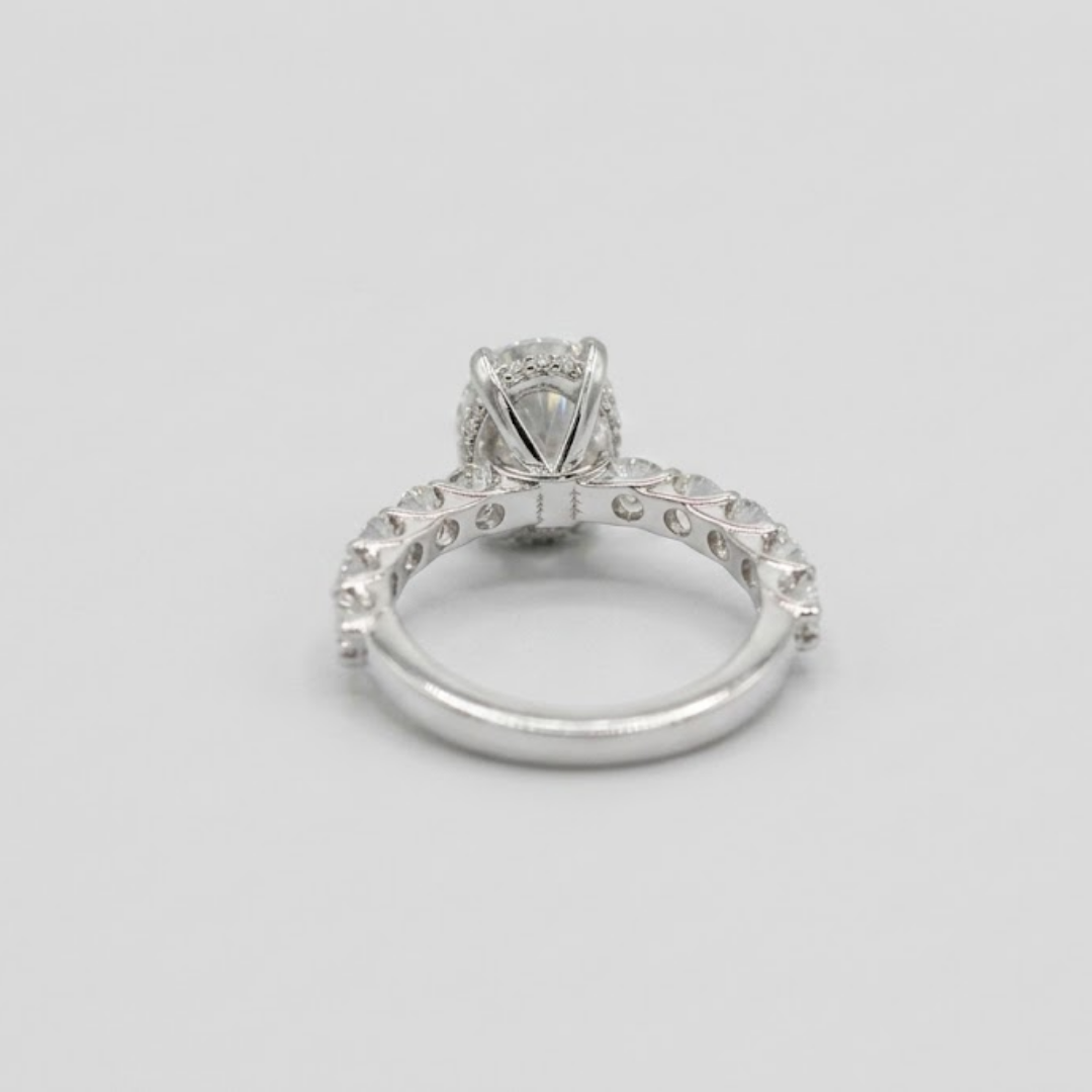1.00tcw  (VS- EF) Oval Cut Lab-Grown Diamond Pavé Engagement Ring in Gold