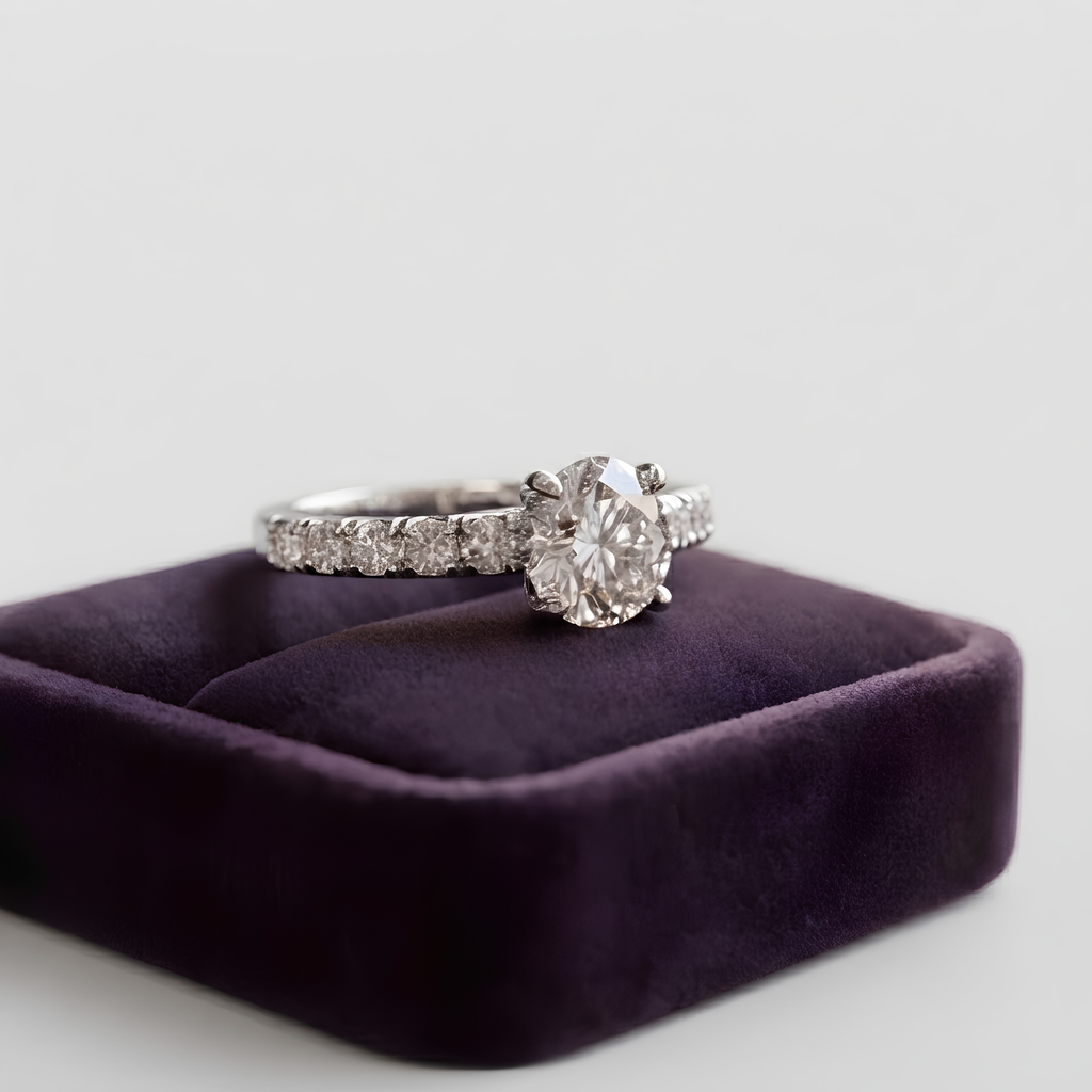 1.00tcw  (VS- EF) Round Brilliant Lab-Grown Diamond Pavé Engagement Ring in Gold