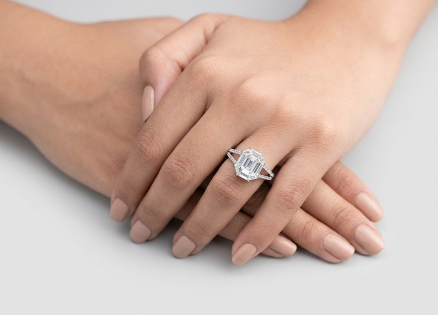 3.00tcw (VS- EF) Baguette & Round Lab-Grown Diamond Halo Ring in Gold