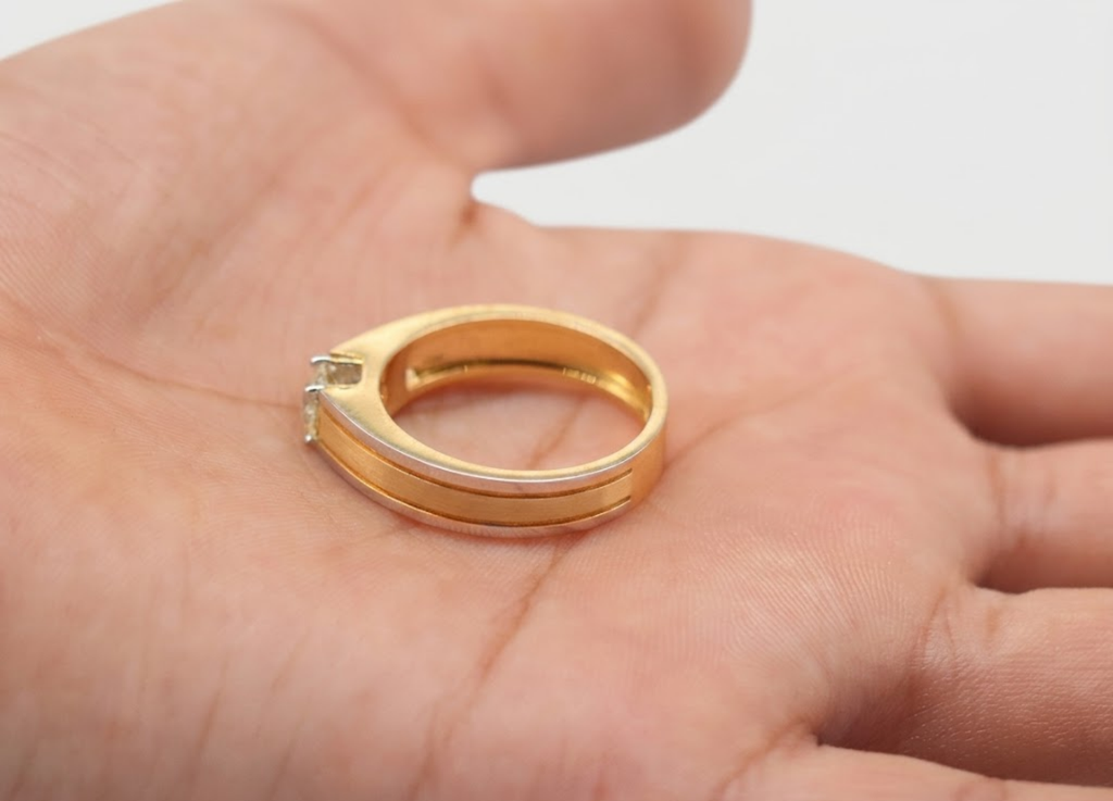 1 Ct. Lab-Grown Diamond Round-Cut Two-Tone Ring for Men (VS-EF)