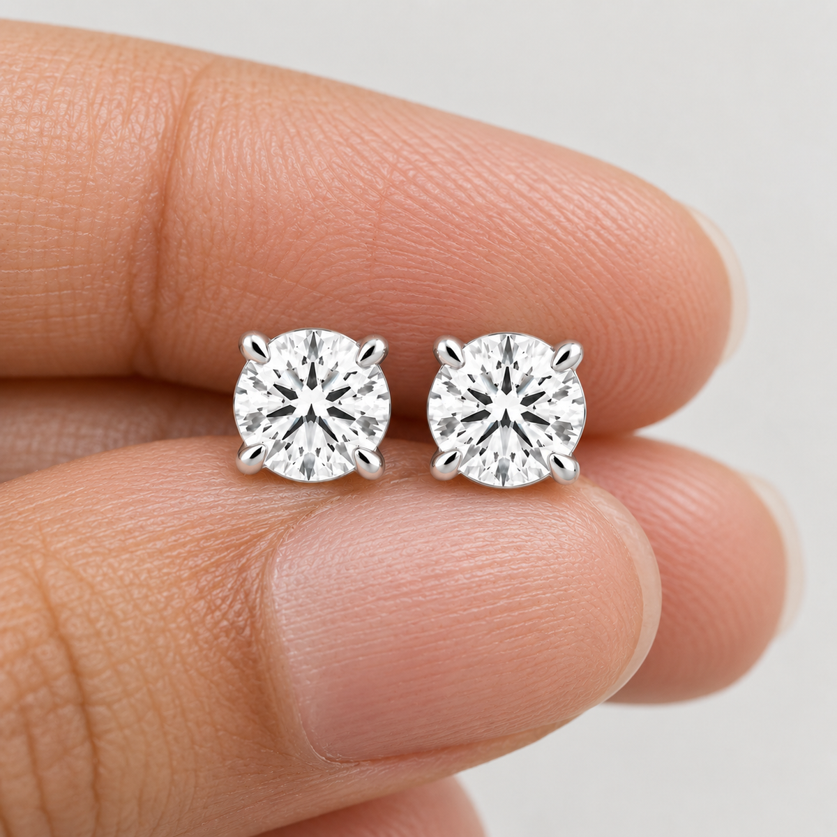 Lab-Grown Diamond Stud Round Cut Earring 0.50 Ct. (EF/VVS-VS)