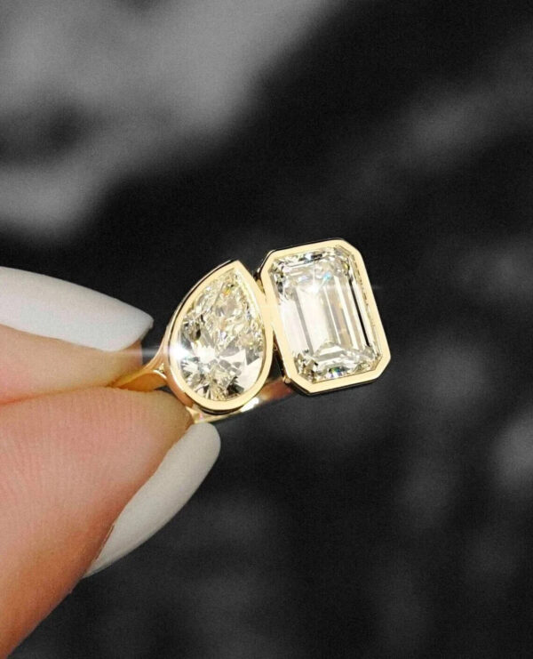 3 ct Pear & Emerald Cut Lab Grown Diamond Toi et Moi Solitaire Ring - Image 2