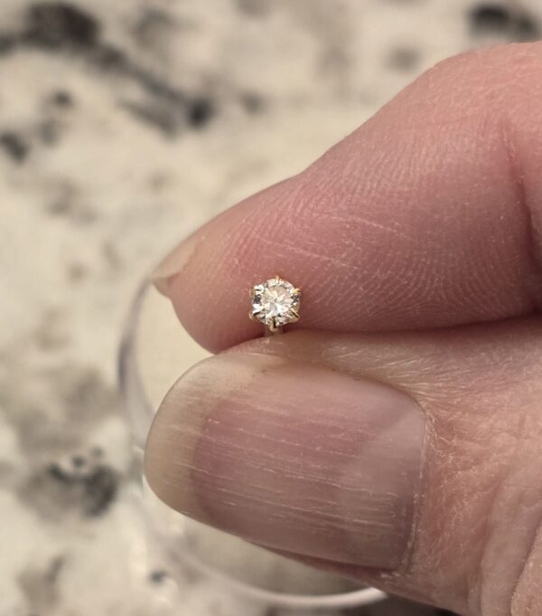.03 ct Round Lab Grown Diamond Screw On Nose Pin - Image 4