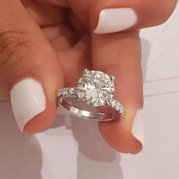 2.00 ct Lab Grown Diamond Accented Solitaire Ring (4)