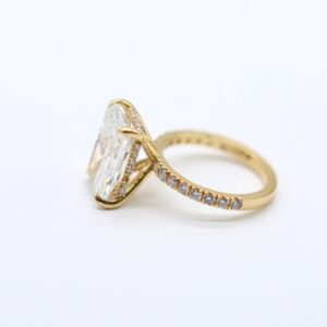 3 ct Lab Grown Emerald Accented With Solitaire Diamond Ring - Image 3