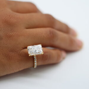 3 ct Lab Grown Emerald Accented With Solitaire Diamond Ring - Image 6