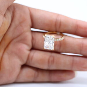 3 ct Lab Grown Emerald Accented With Solitaire Diamond Ring - Image 5